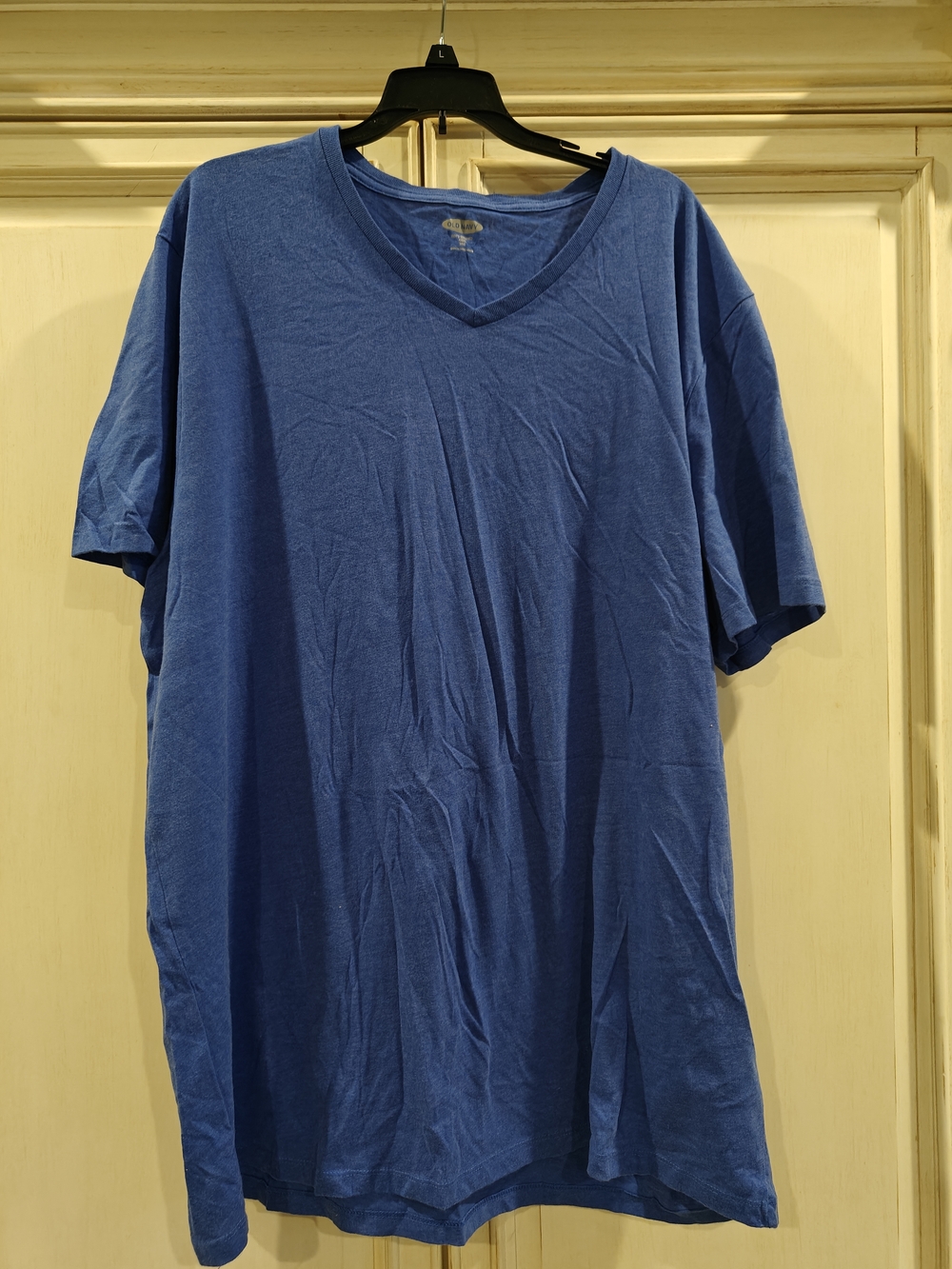 Old Navy Men's V-Neck T-Shirt in Blue